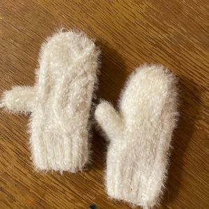 Girls hat and mittens set